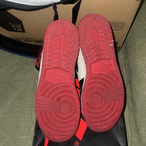 Jordan 1 High Og bred toe size 6y Gradeschool - Picture 4 of 7